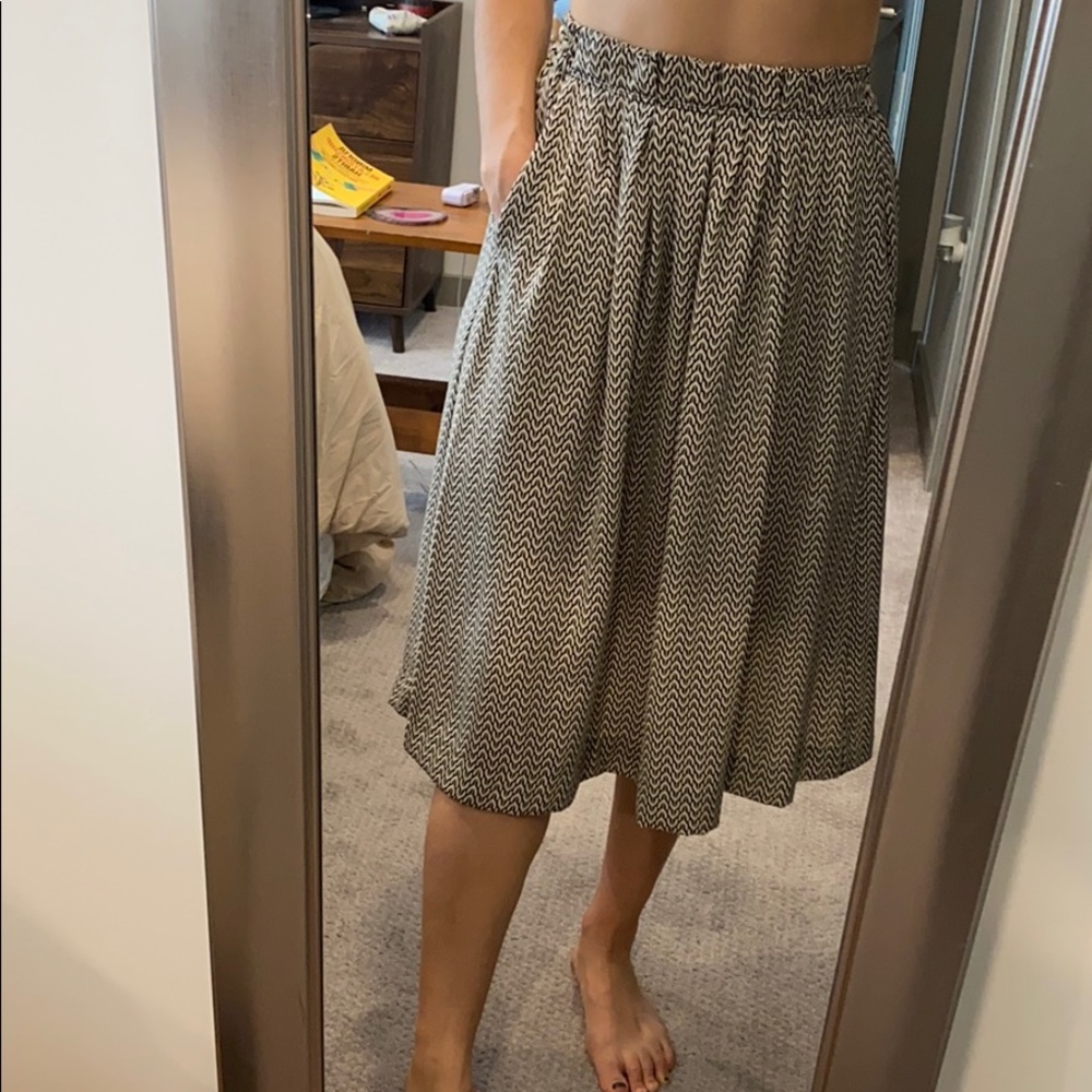 H&M Size 6 Black & Cream Midi Skirt worn twice